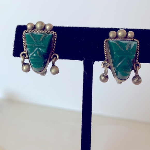 Mayan sterling carved mask vintage screw back earrings - Picture 3 of 6